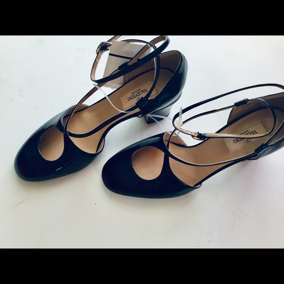 Valentino Crisscross Patent Ankle-Wrap Pump Black - Picture 3 of 5